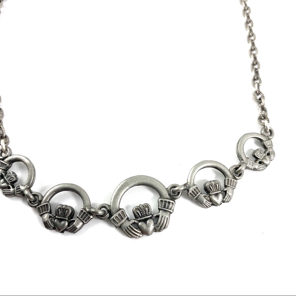 irish claddagh silver tone heart necklace   (W2)